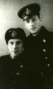 Капитан А.Н. Голяко (справа) с сослуживцем перед началом войны